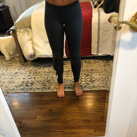 Nike workout leggings - Picture 2 of 6